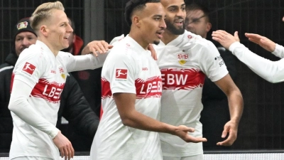 Jamie Leweling (2.v.l). schließt einen Wechsel im Winter aus. (Foto: Federico Gambarini/dpa)